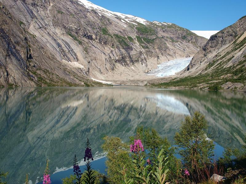 Glacier view from Kjenndalstova