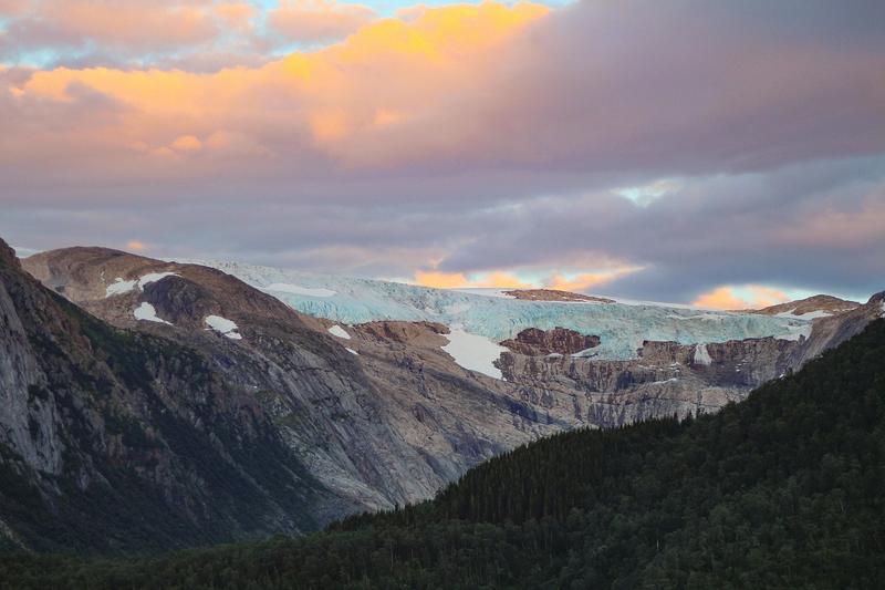 Glacier view from Kjenndalstova